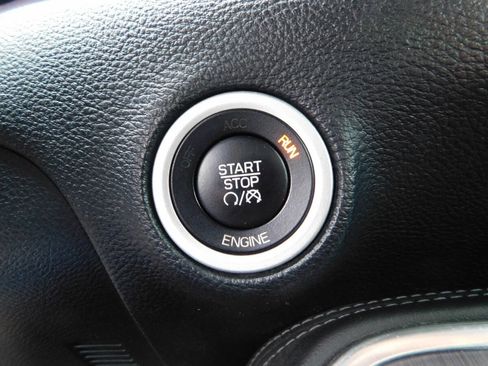 Used 2015 Dodge Challenger SXT image 12