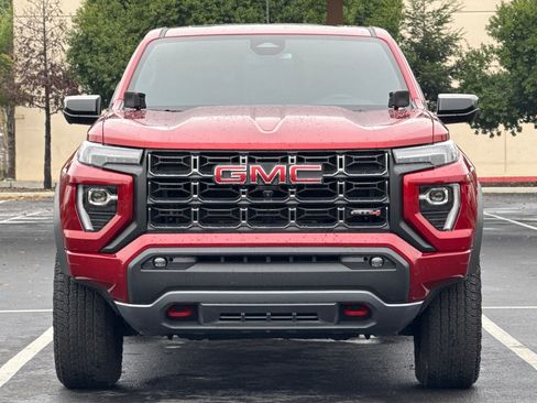 Used 2024 GMC Canyon AT4 w/ Technology Package image 10