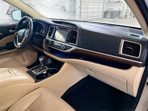 Used 2016 Toyota Highlander Limited image 12