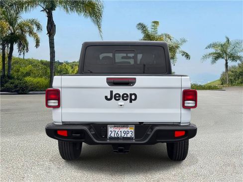 Certified 2022 Jeep Gladiator Sport image 5