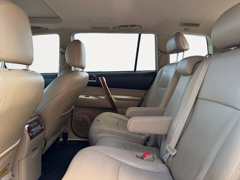 Used 2012 Toyota Highlander Limited w/ Tow Pkg AWD/4WD image 13