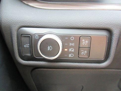 Used 2022 Ford Explorer Limited w/ Equipment Group 301A image 28