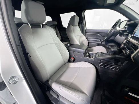 Used 2025 Toyota Tacoma SR5 image 31