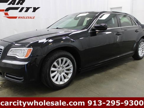 Used 2013 Chrysler 300 Base image 1