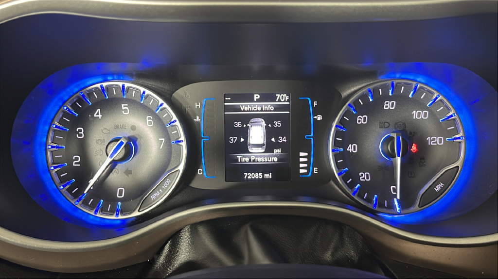 Used 2018 Chrysler Pacifica Touring Plus w/ Tire & Wheel Group FWD image 19