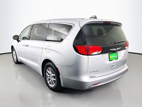 Used 2024 Chrysler Voyager LX image 7
