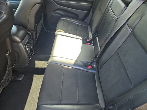 Used 2019 Jeep Grand Cherokee Altitude image 11