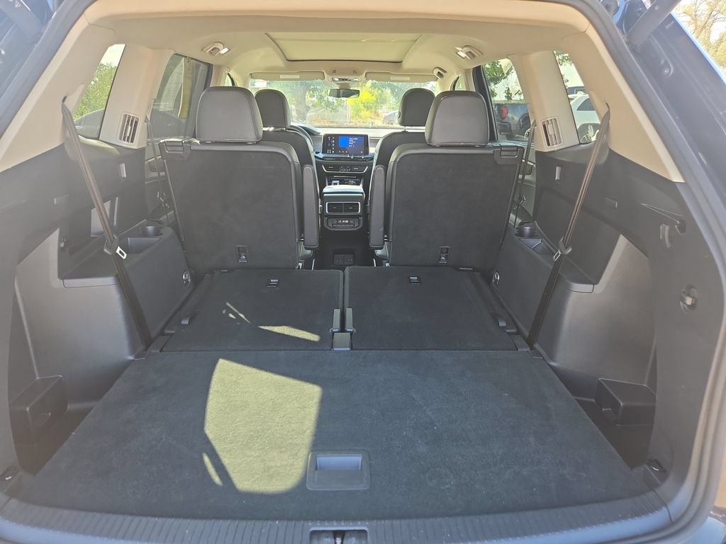 Used 2025 Volkswagen Atlas SEL AWD/4WD image 21