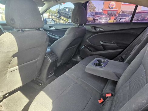 Used 2017 Chevrolet Cruze LT w/ Convenience Package FWD image 12