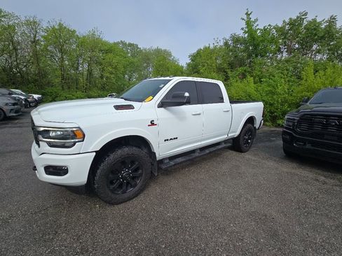 Used 2022 RAM 2500 Laramie w/ Night Edition AWD/4WD image 2