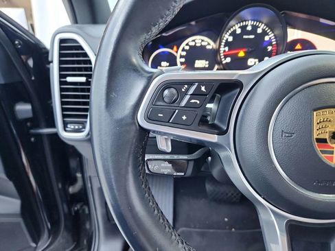 Used 2021 Porsche Cayenne w/ Driver Memory Package image 69