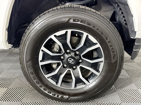 Used 2020 Toyota Tacoma TRD Sport w/ Technology Package RWD image 31