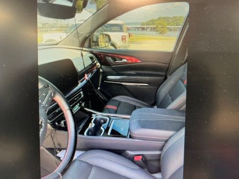 Used 2025 Chevrolet Traverse RS w/ LPO, Floor Liner Package FWD image 9