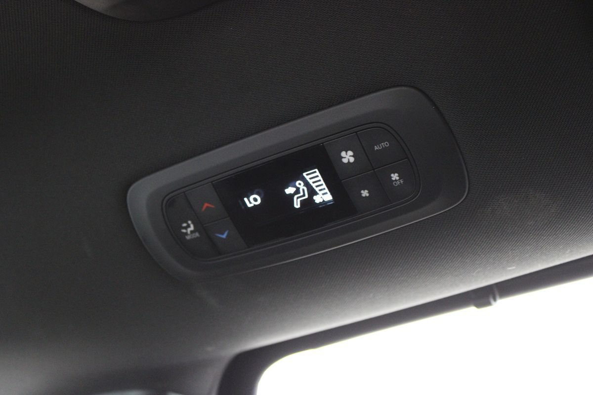 Used 2025 Chrysler Pacifica Select FWD image 23