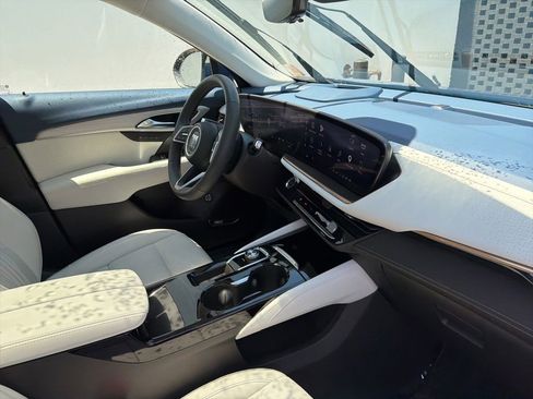 Used 2024 Buick Envision Avenir AWD/4WD image 33