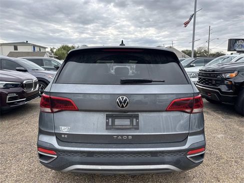 Used 2022 Volkswagen Taos SE w/ Panoramic Sunroof Package image 8