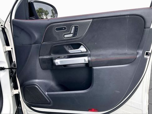 Used 2021 Mercedes-Benz GLB 250 w/ AMG Line image 22
