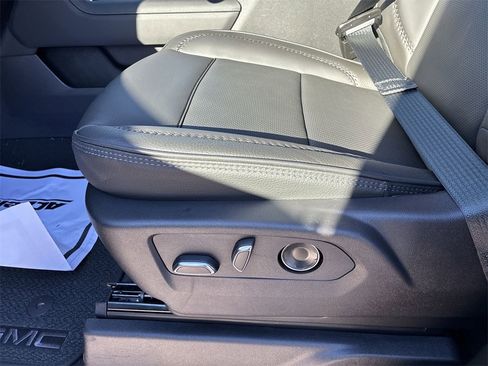 New 2026 GMC Sierra 2500 Denali w/ Denali Reserve Package image 12