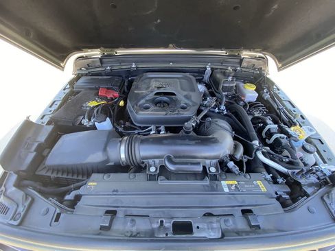 Used 2025 Jeep Wrangler Sport AWD/4WD image 24