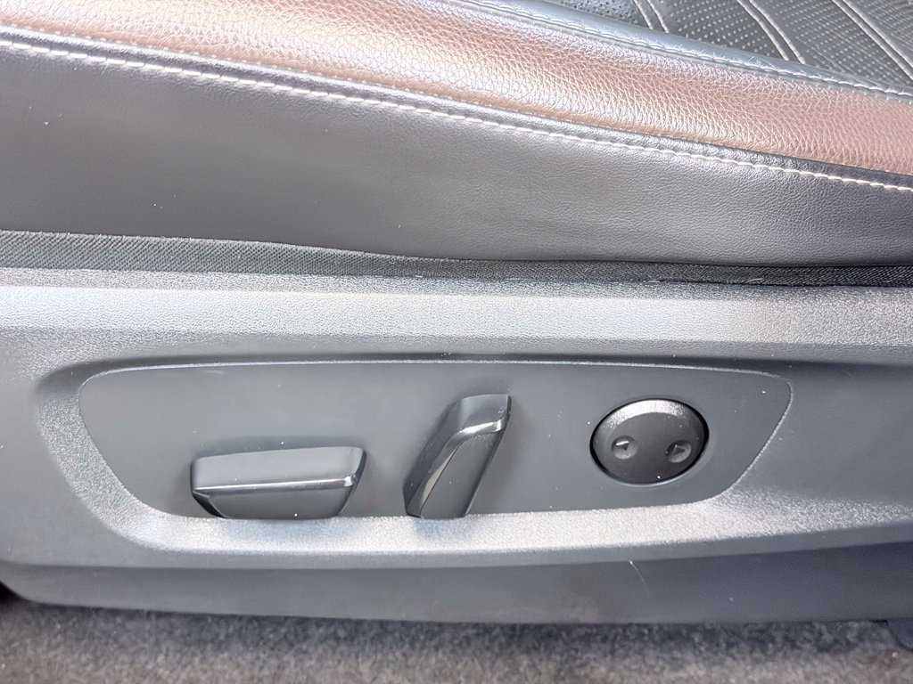 Used 2024 Nissan Pathfinder Platinum AWD/4WD image 13