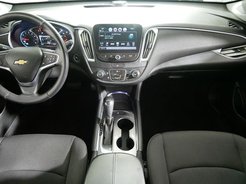 Used 2018 Chevrolet Malibu LT FWD image 10