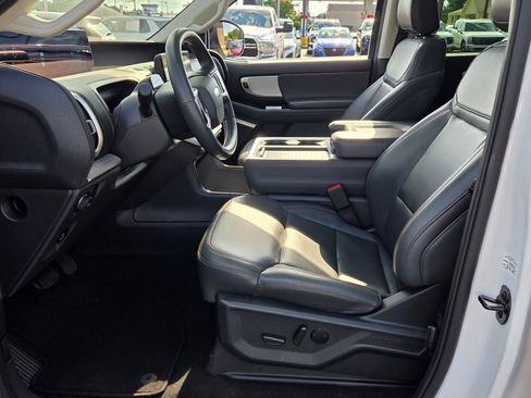 Used 2025 Ford Expedition Active AWD/4WD image 5