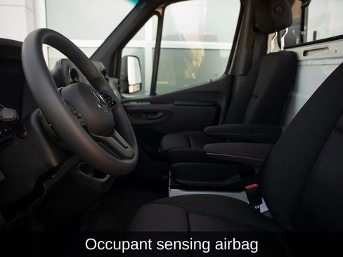 Used 2023 Mercedes-Benz Sprinter 4500 image 28