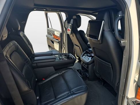 Used 2019 Lincoln Navigator L Reserve AWD/4WD image 12