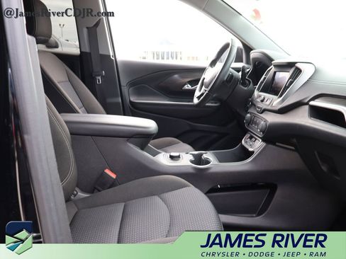 Used 2022 GMC Terrain SLE FWD image 9