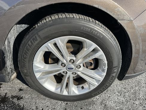 Used 2016 Ford Taurus SE image 13