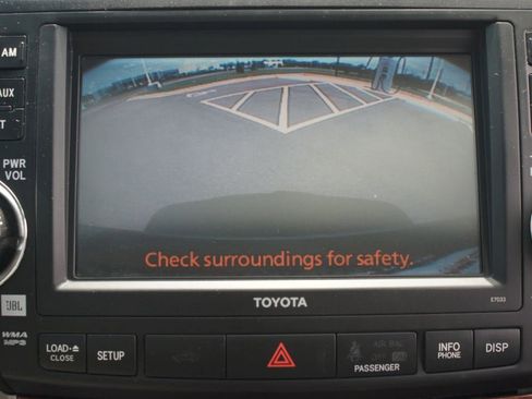 Used 2011 Toyota Highlander Limited w/ Tow Pkg FWD image 8