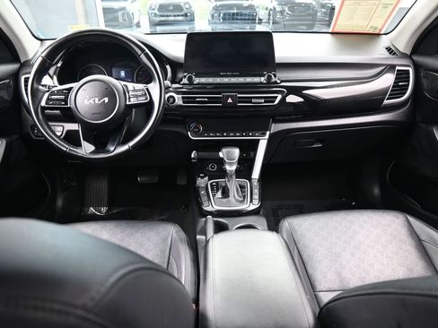 Used 2023 Kia Seltos EX image 41