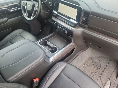 Used 2024 Chevrolet Silverado 2500 LTZ w/ LTZ Convenience Package image 35