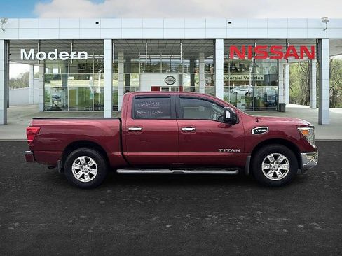 Used 2017 Nissan Titan SV RWD image 6