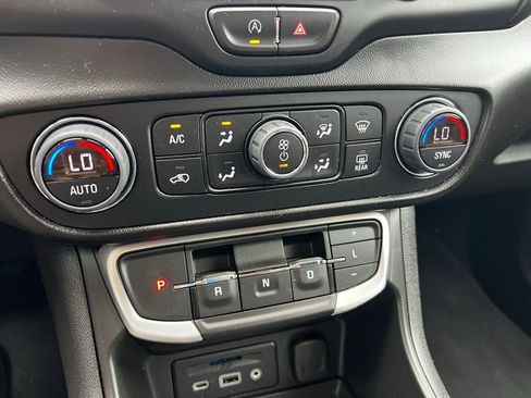 Used 2023 GMC Terrain SLT AWD/4WD image 52