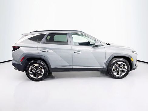 Certified 2025 Hyundai Tucson SEL AWD/4WD image 9