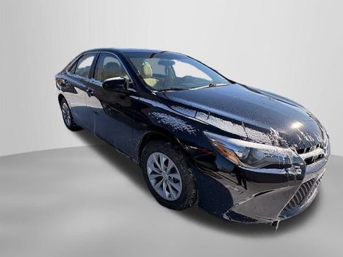 Used 2015 Toyota Camry LE image 9