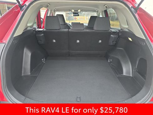 Used 2022 Toyota RAV4 LE image 18