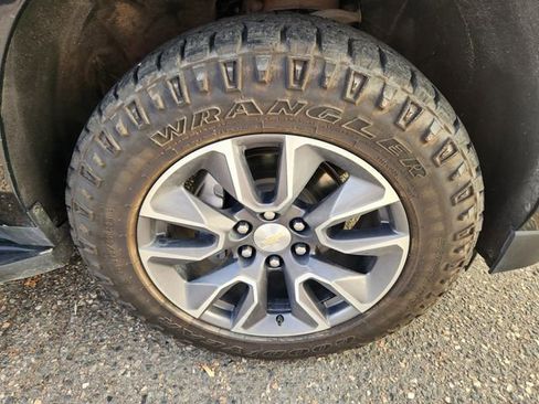 Used 2023 Chevrolet Suburban LS w/ Driver Alert Package image 21