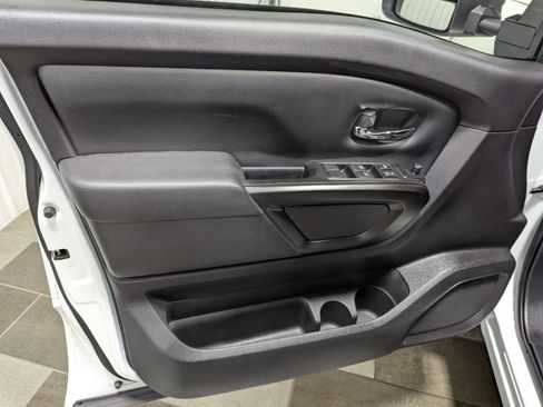 Used 2024 Nissan Titan SV w/ SV Convenience Package image 13
