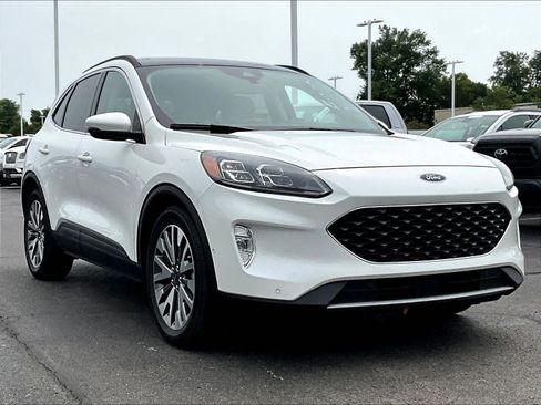 Used 2020 Ford Escape Titanium w/ Titanium Premium Package 2.0 FWD image 3