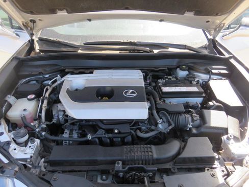 Used 2019 Lexus UX 200 FWD image 10
