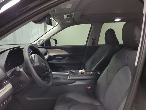 Used 2026 Toyota Grand Highlander AWD Hybrid image 12