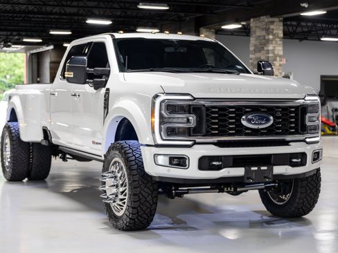 Used 2023 Ford F450 Platinum w/ FX4 Off-Road Package AWD/4WD image 24