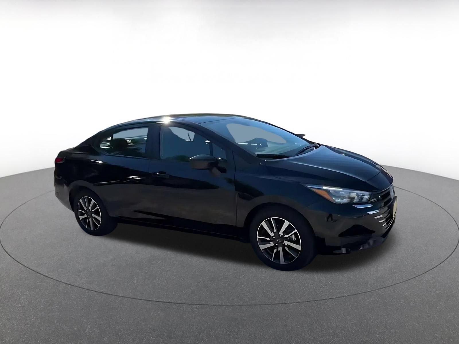 Used 2025 Nissan Versa SV FWD image 2