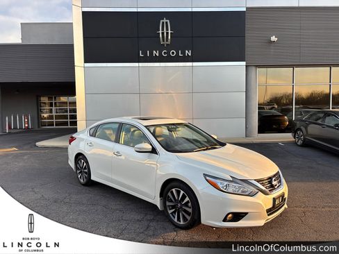 Used 2017 Nissan Altima 2.5 SL FWD image 1