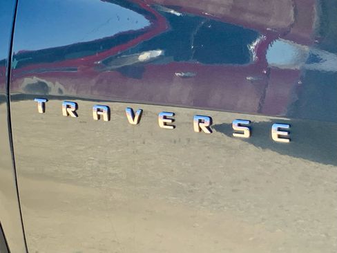 Used 2018 Chevrolet Traverse LT image 17