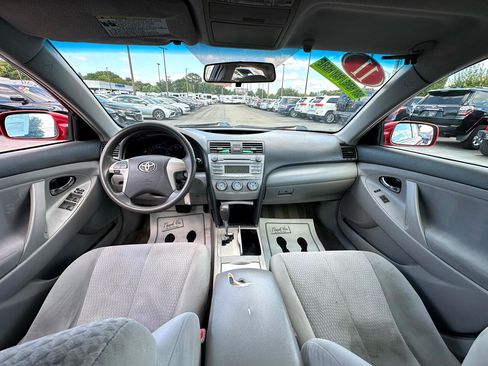 Used 2011 Toyota Camry LE image 18