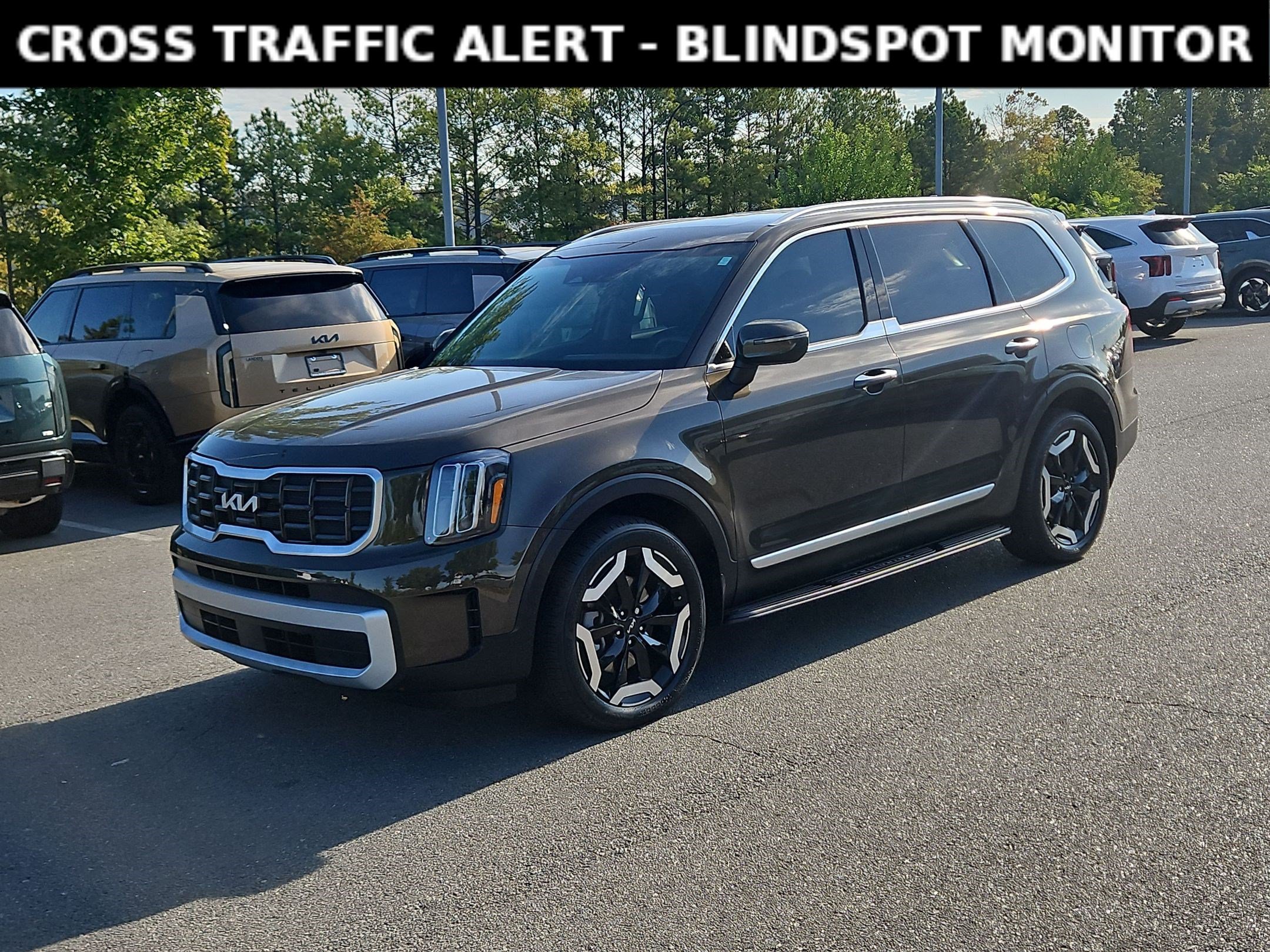 Used 2025 Kia Telluride S FWD image 3