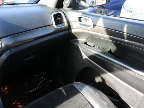 Used 2018 Jeep Grand Cherokee Altitude image 18